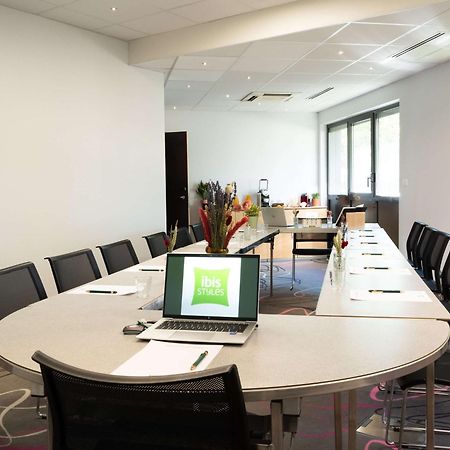 Ibis Styles Romans-Valence Gare Tgv Alixan Exterior foto