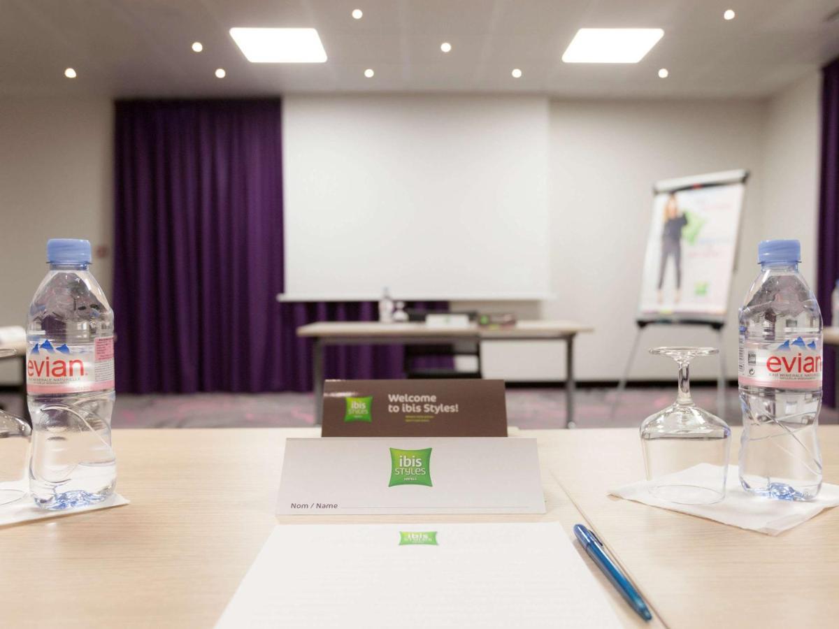 Ibis Styles Romans-Valence Gare Tgv Alixan Exterior foto