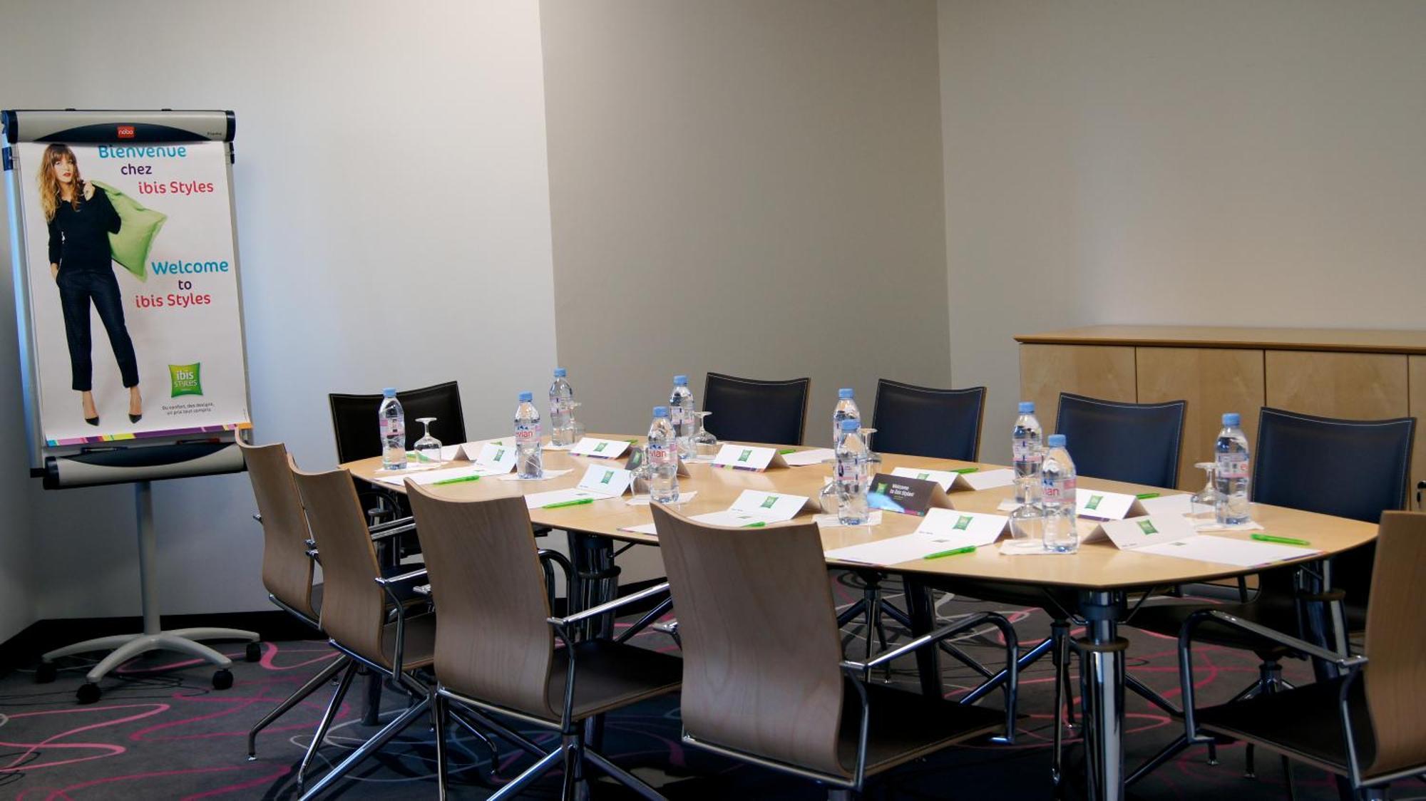 Ibis Styles Romans-Valence Gare Tgv Alixan Exterior foto