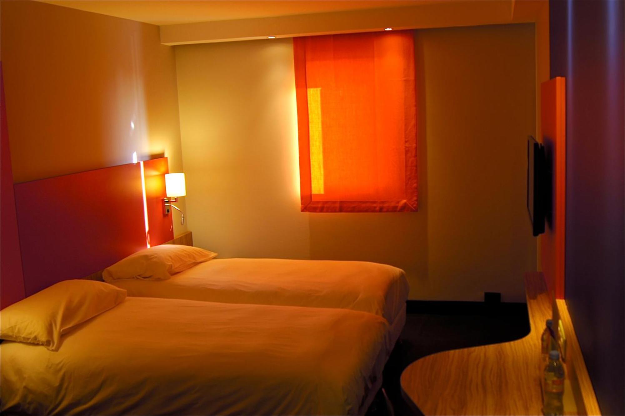 Ibis Styles Romans-Valence Gare Tgv Alixan Exterior foto
