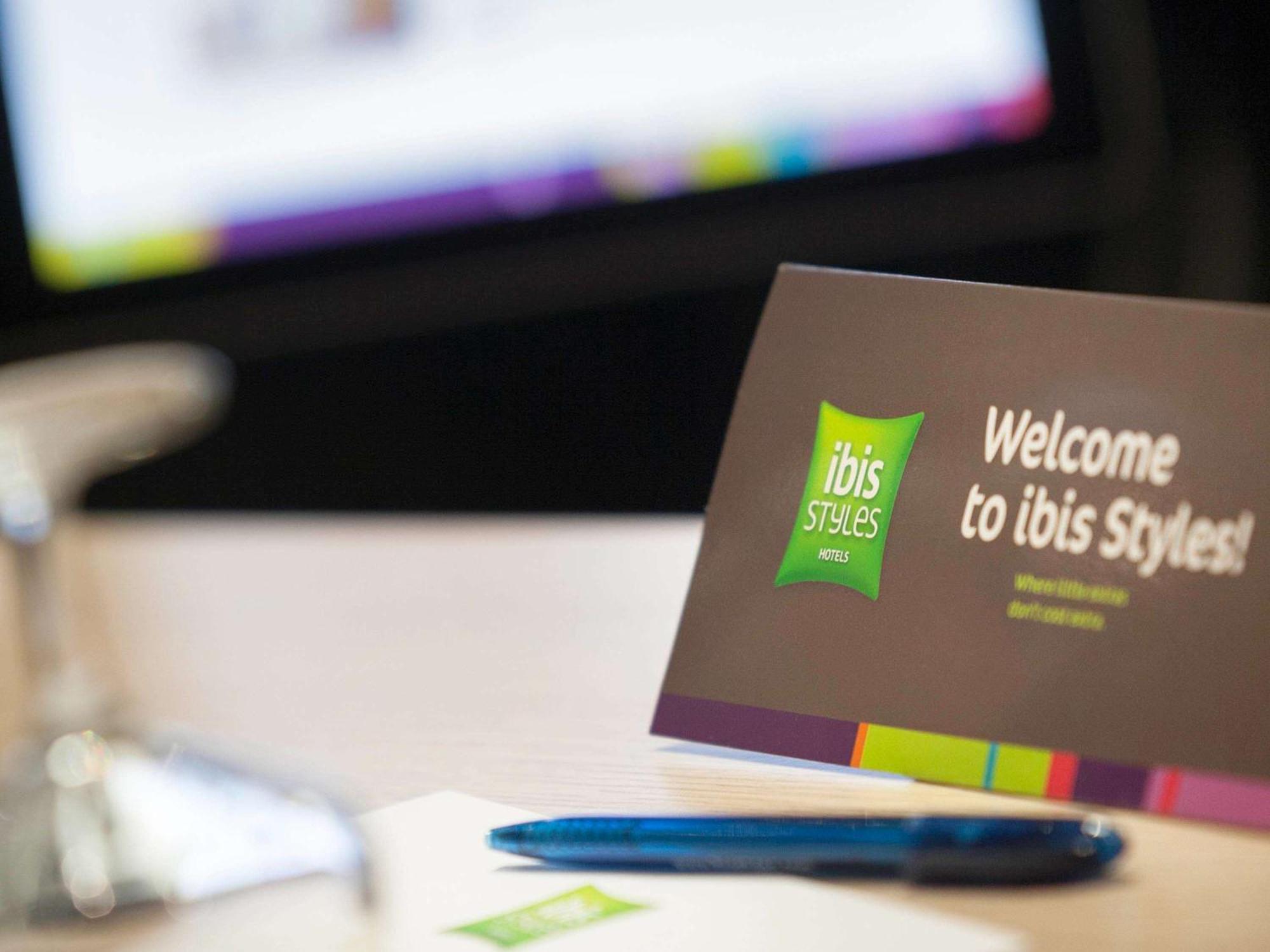 Ibis Styles Romans-Valence Gare Tgv Alixan Exterior foto