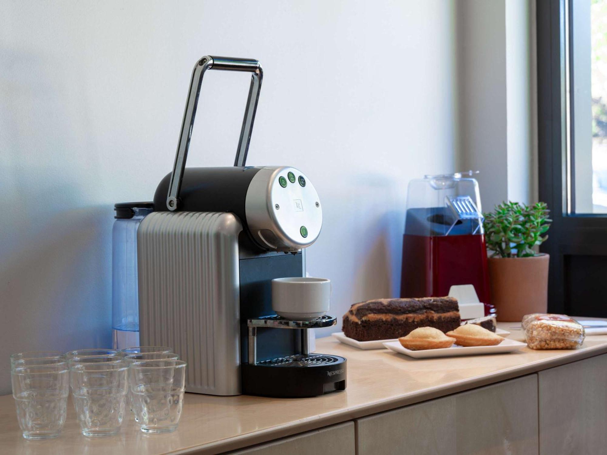 Ibis Styles Romans-Valence Gare Tgv Alixan Exterior foto
