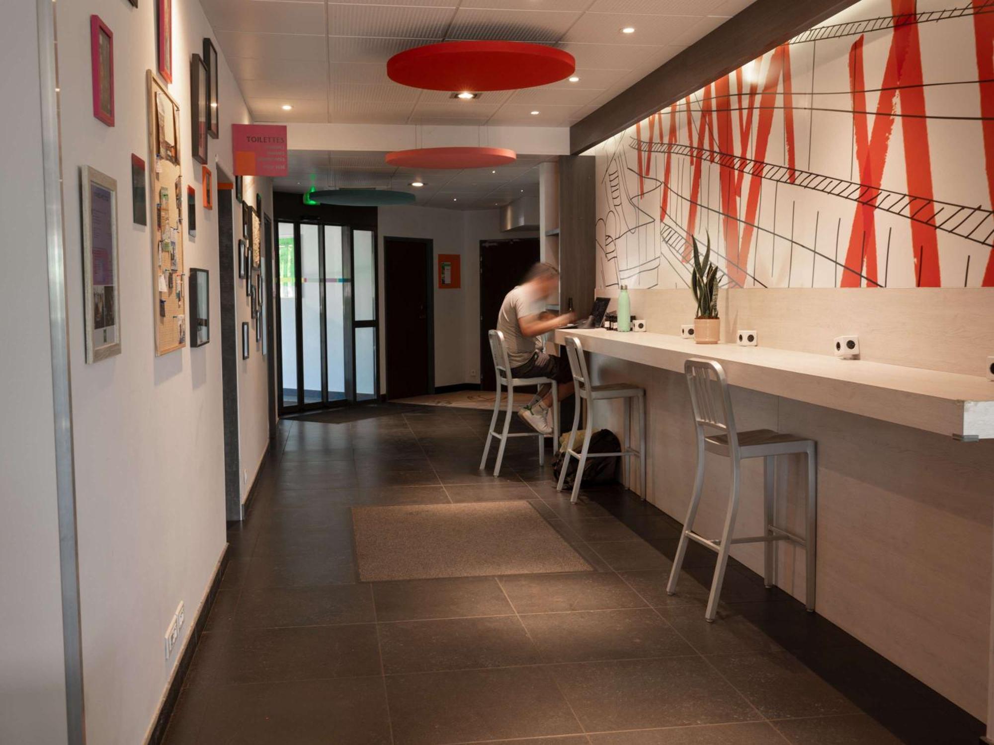 Ibis Styles Romans-Valence Gare Tgv Alixan Exterior foto