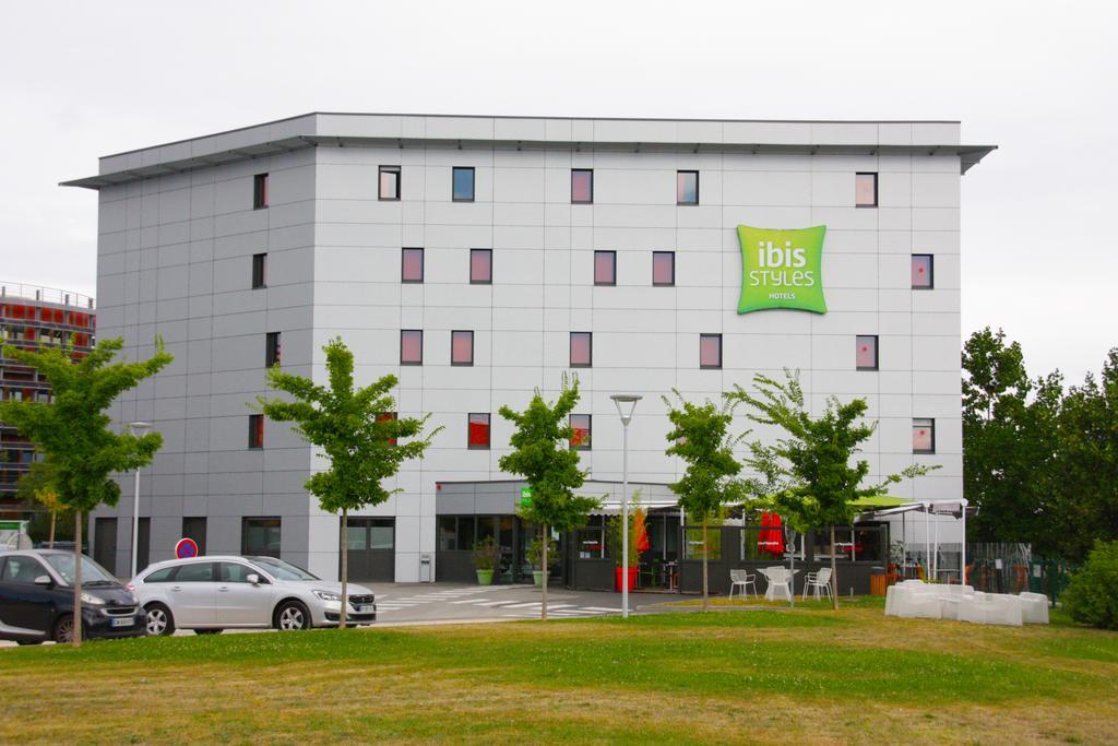Ibis Styles Romans-Valence Gare Tgv Alixan Exterior foto